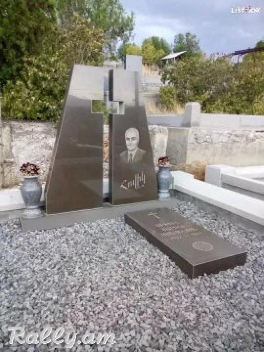 Գերեզմանաքարեր Gerezmanaqarer gerezmanaqar tapanaqar գերեզմանաքար