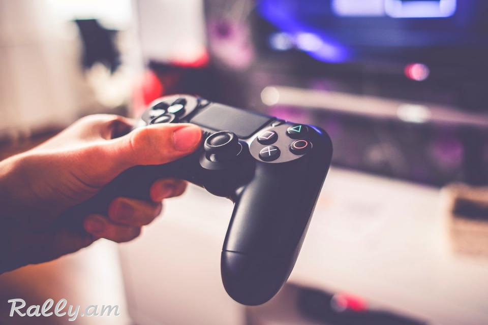 Playstation 4 Slim oravardzov