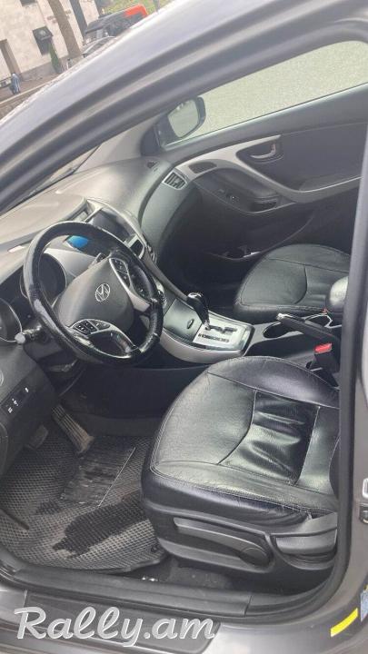 Hyundai Elantra Limited 1.8 2011