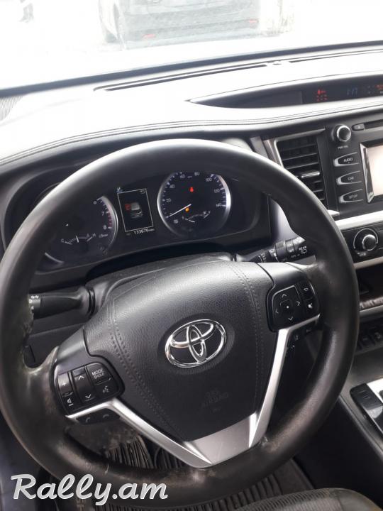 Շտապ վաճառվում է Toyota Highlander, 3.5 լ, լիաքարշ, 2017 թ.