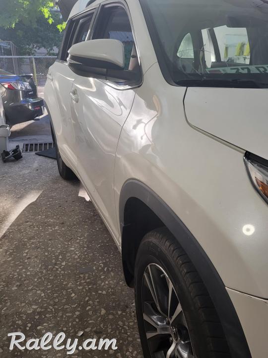 Շտապ վաճառվում է Toyota Highlander, 3.5 լ, լիաքարշ, 2017 թ.
