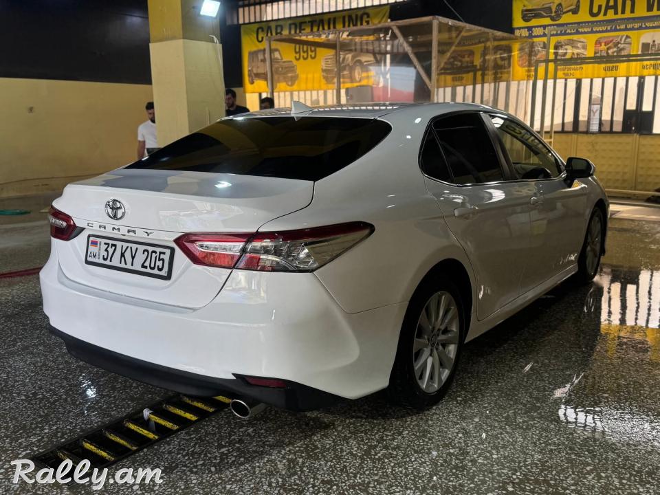 Toyota Camry 2019