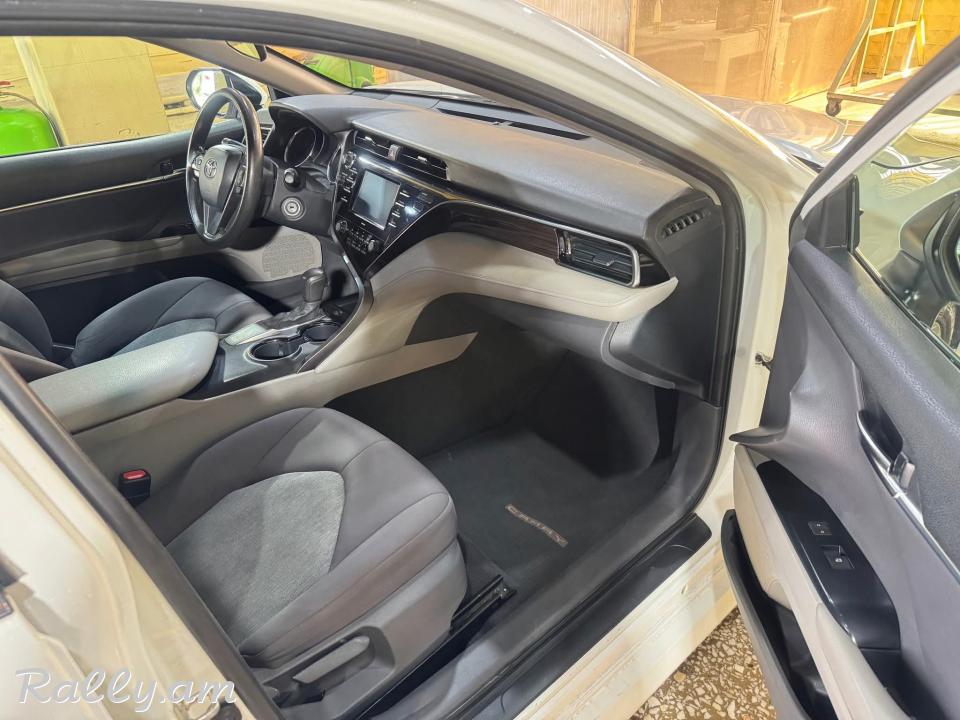 Toyota Camry 2019