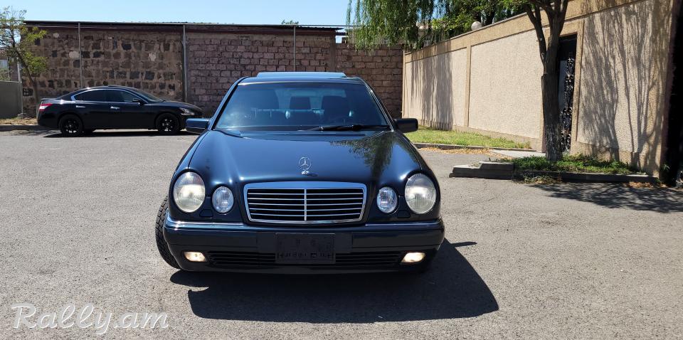 Mercedes-Benz E320 Japan Avantgarde