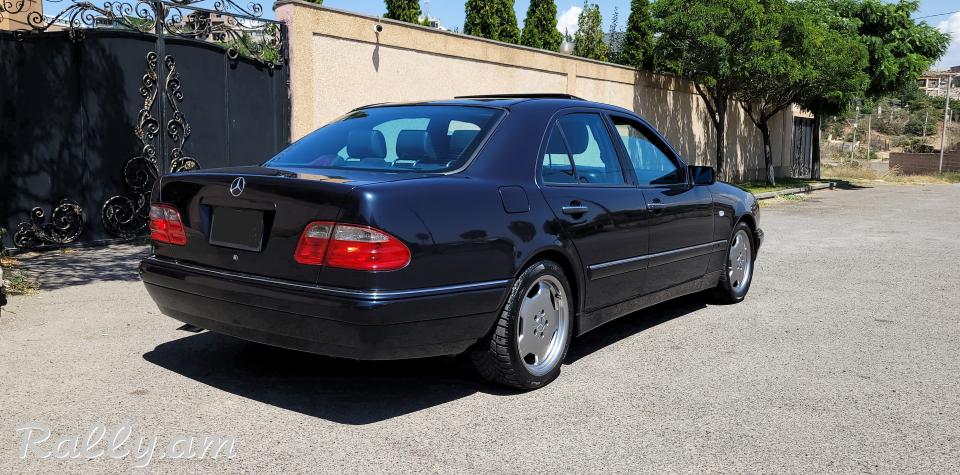 Mercedes-Benz E320 Japan Avantgarde
