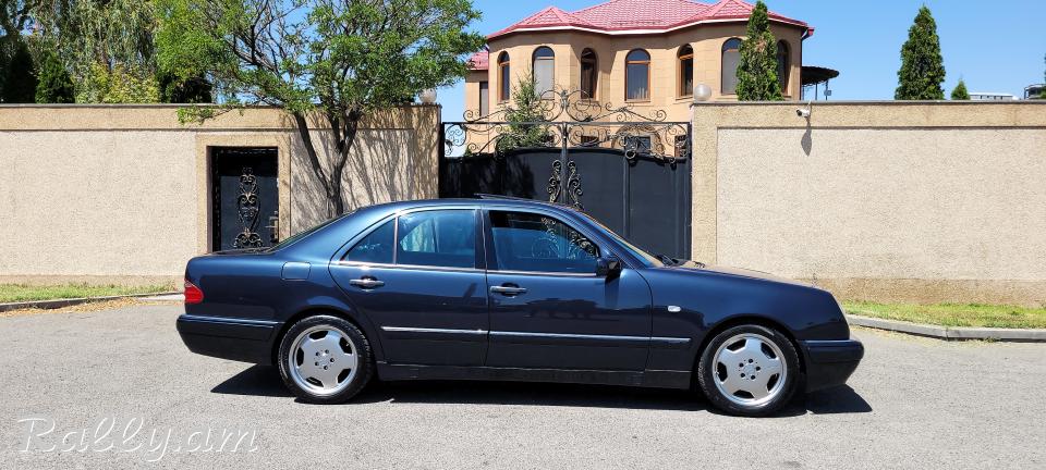 Mercedes-Benz E320 Japan Avantgarde