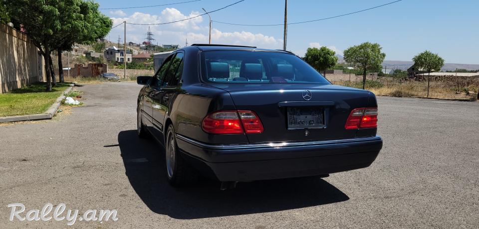 Mercedes-Benz E320 Japan Avantgarde