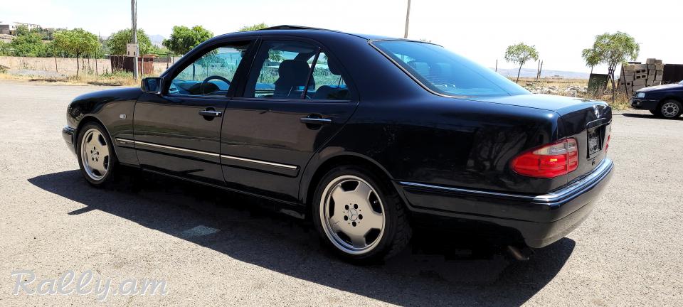 Mercedes-Benz E320 Japan Avantgarde