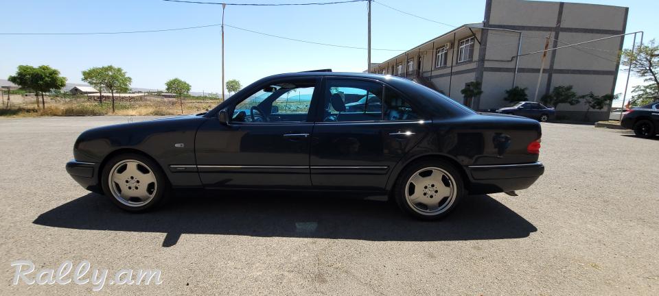 Mercedes-Benz E320 Japan Avantgarde