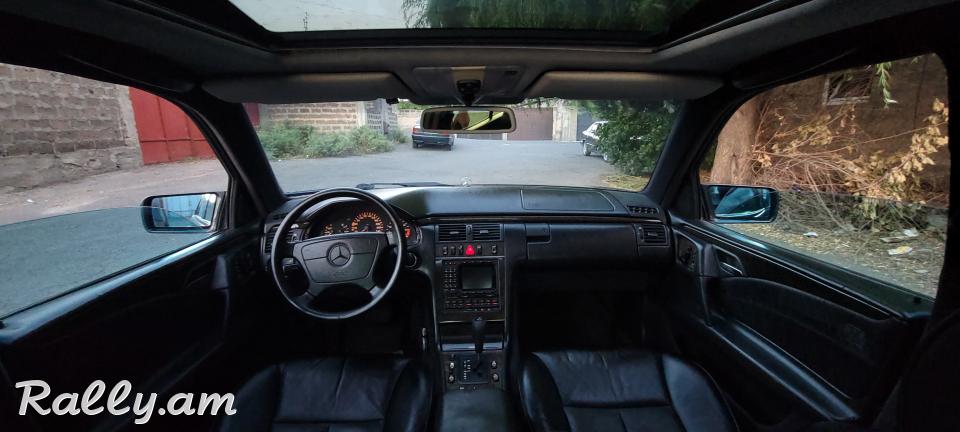 Mercedes-Benz E320 Japan Avantgarde