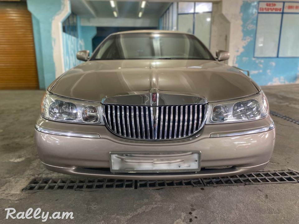 Վաճառվում է Lincoln Town Car 2001թ.