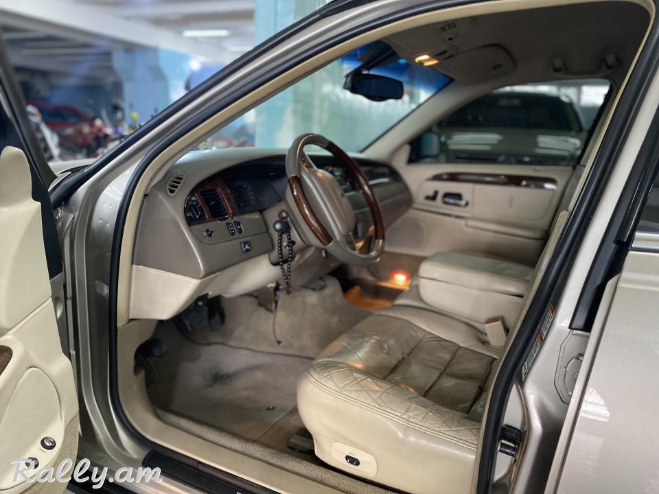 Վաճառվում է Lincoln Town Car 2001թ.