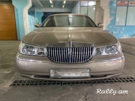 Վաճառվում է Lincoln Town Car 2001թ.