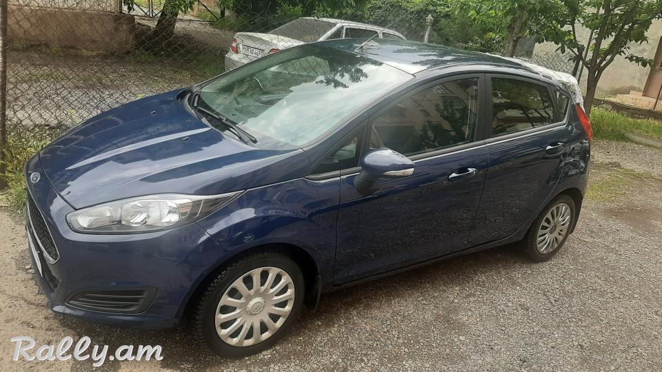 Продам Ford Fiesta 2016г пробег 41000км не растоможена ввоз на год хэтчбек