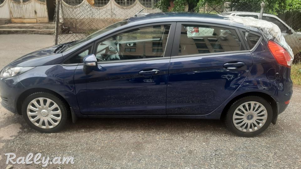 Продам Ford Fiesta 2016г пробег 41000км не растоможена ввоз на год хэтчбек