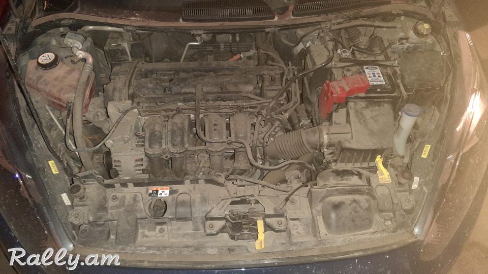 Продам Ford Fiesta 2016г пробег 41000км не растоможена ввоз на год хэтчбек