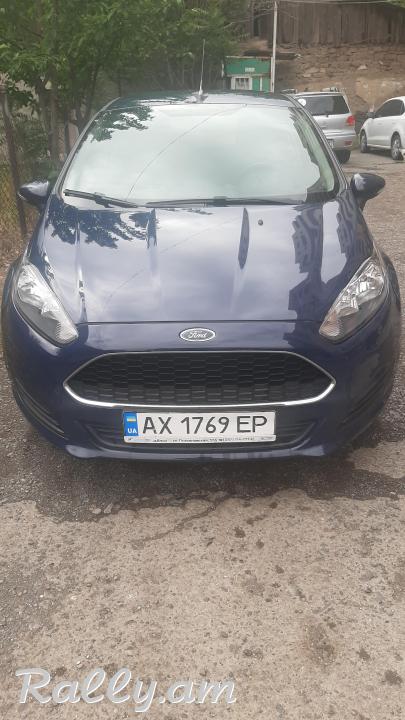 Продам Ford Fiesta 2016г пробег 41000км не растоможена ввоз на год хэтчбек