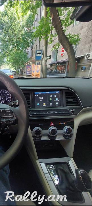 Hyundai Elantra 2019