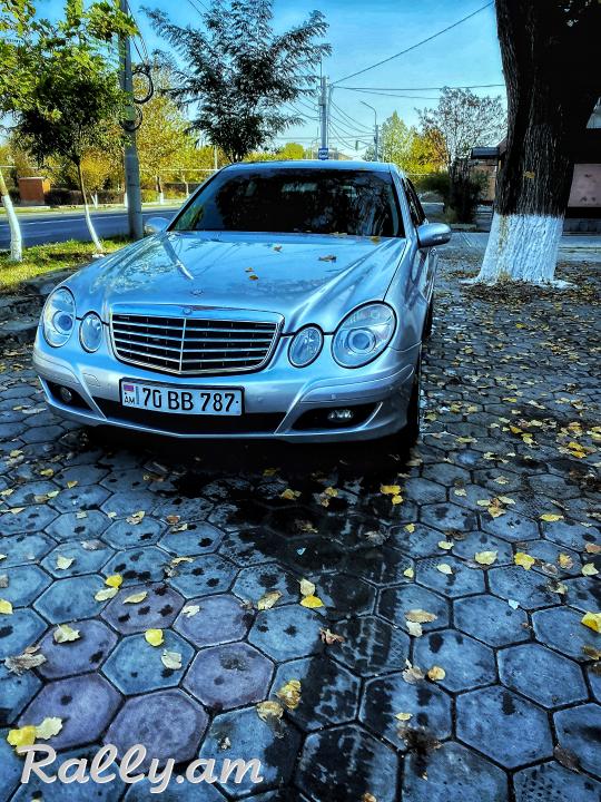 Mercedes benz E320