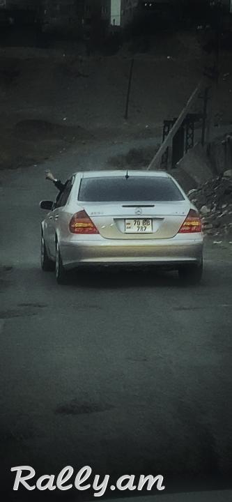 Mercedes benz E320