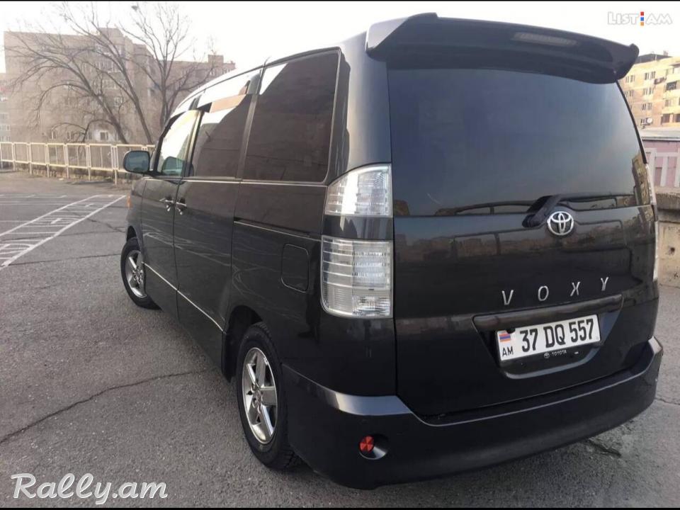 Ավտոմեքենայի վարձույթ TOYOTA VOXY Машина на прокат