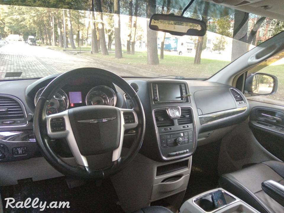 Машина находится в Грузии. tel 598504255