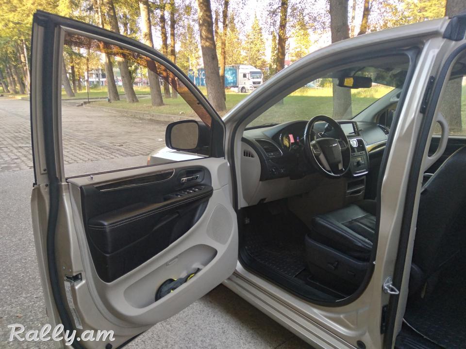 Машина находится в Грузии. tel 598504255