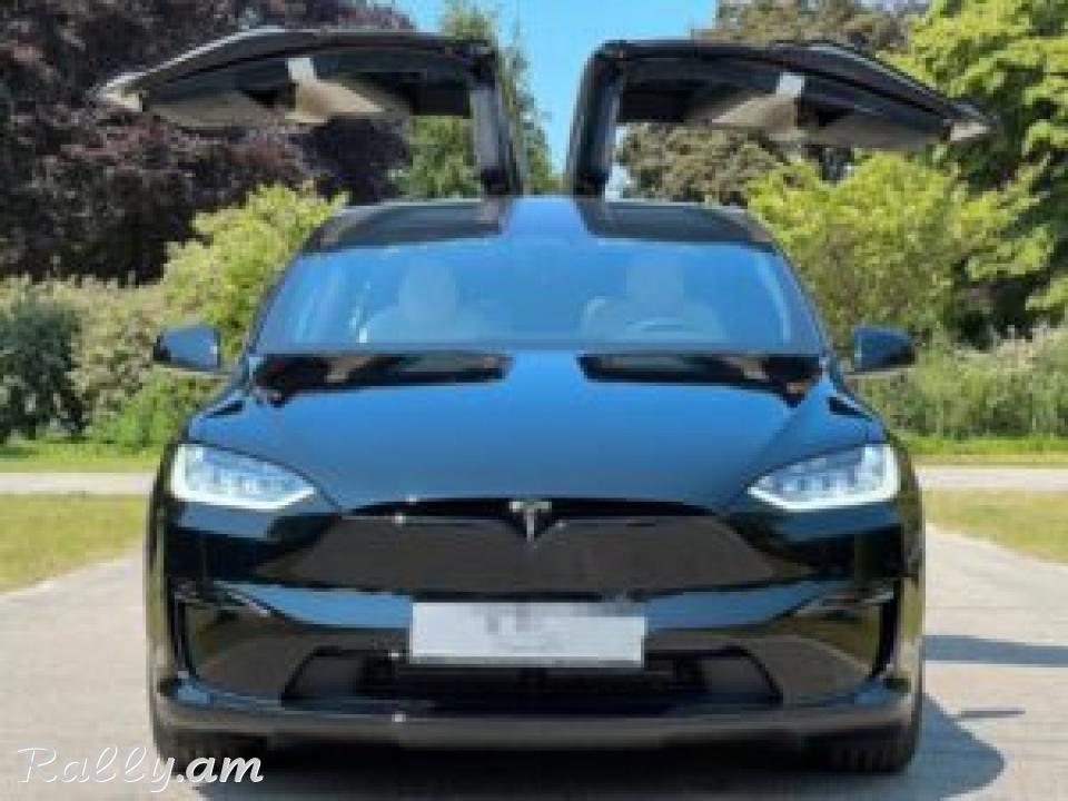 TESLA X PLAID 2023