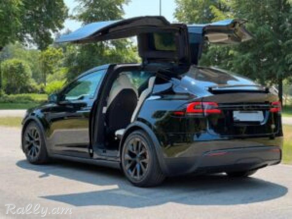 TESLA X PLAID 2023
