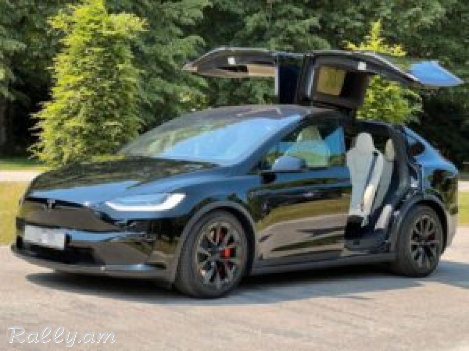 TESLA X PLAID 2023