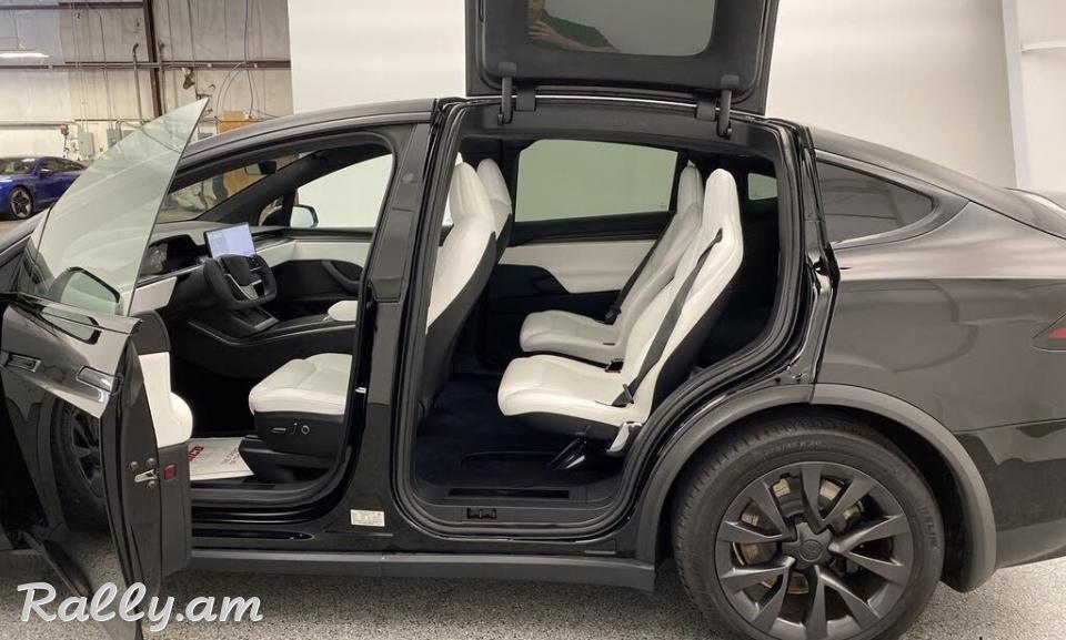 TESLA X PLAID 2023