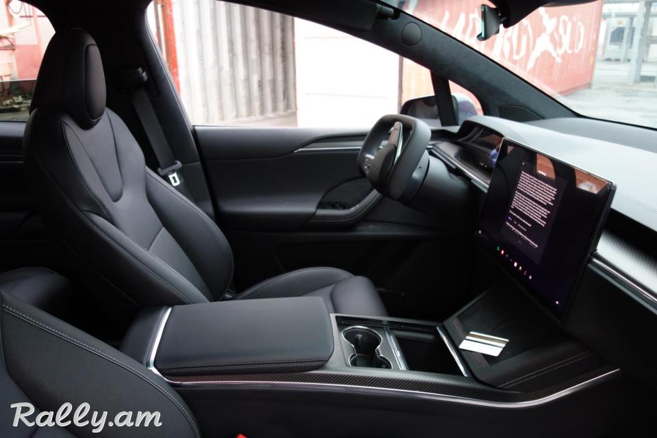 TESLA X PLAID 2023