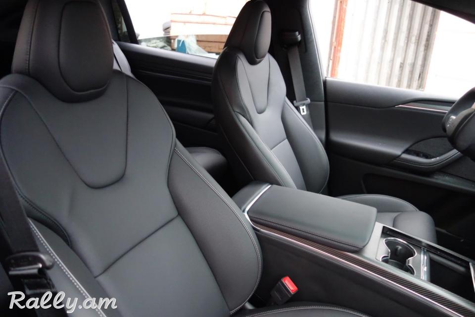 TESLA X PLAID 2023