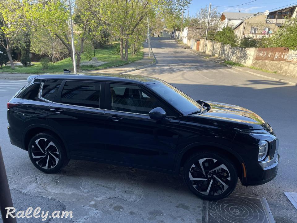 Продаеться Mitsubishi Outlander 2022