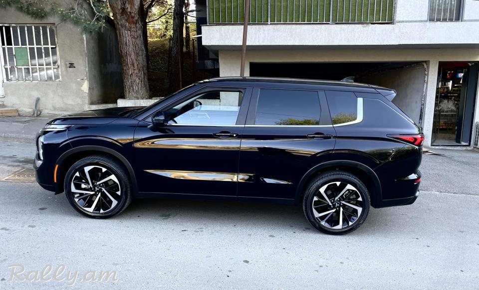 Продаеться Mitsubishi Outlander 2022