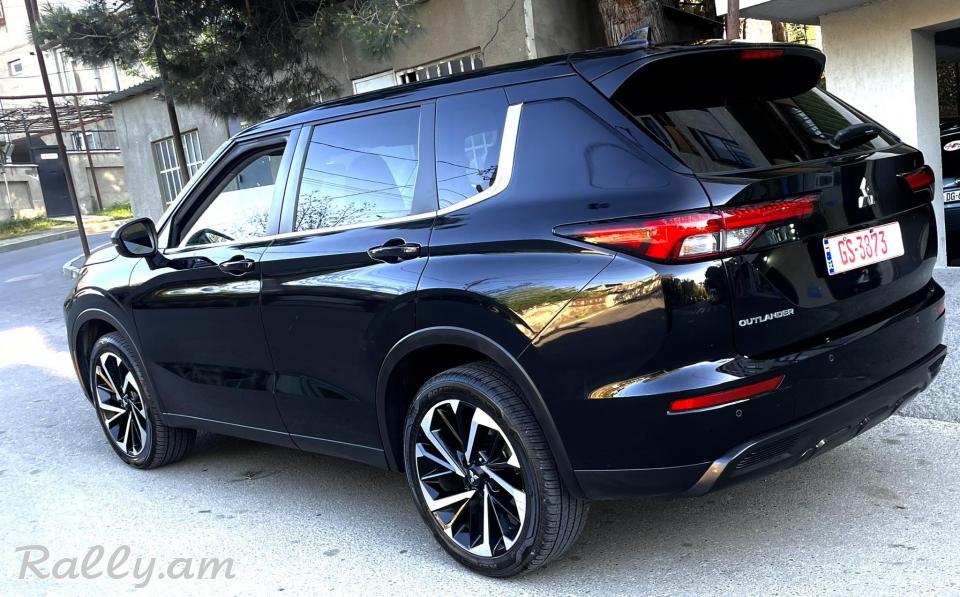 Продаеться Mitsubishi Outlander 2022