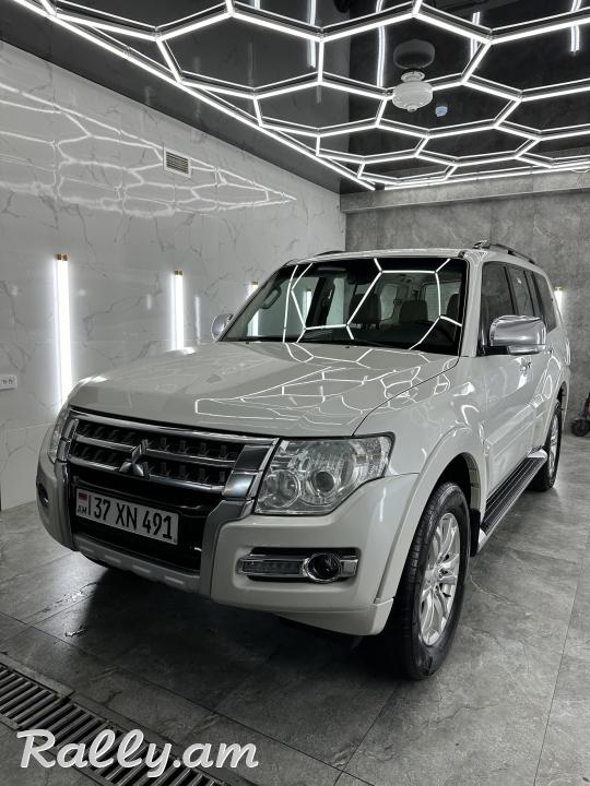 2017 Mitsubishi Pajero