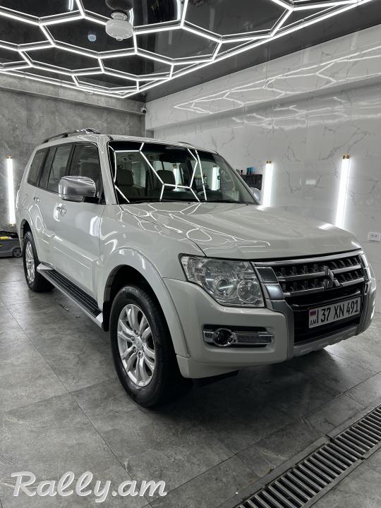 2017 Mitsubishi Pajero