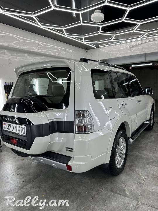 2017 Mitsubishi Pajero