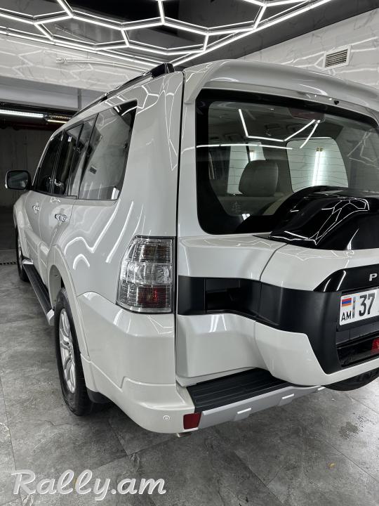 2017 Mitsubishi Pajero
