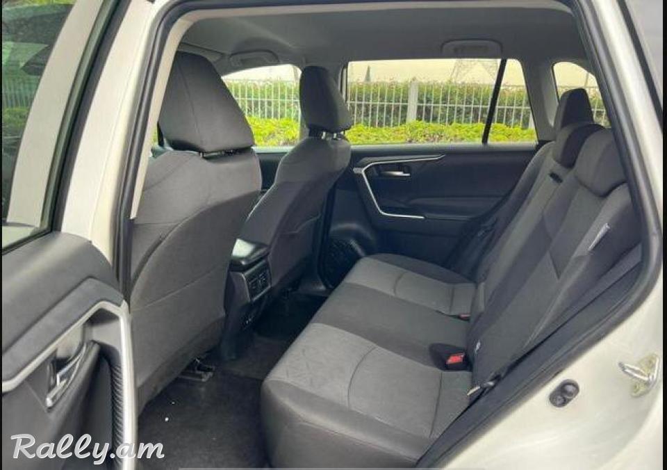 2021 Toyota RAV4 4WD XLE gulf model 