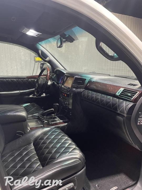 Lexus lx570