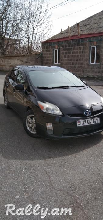 Продается TOYOTA PRIUS hybrid 