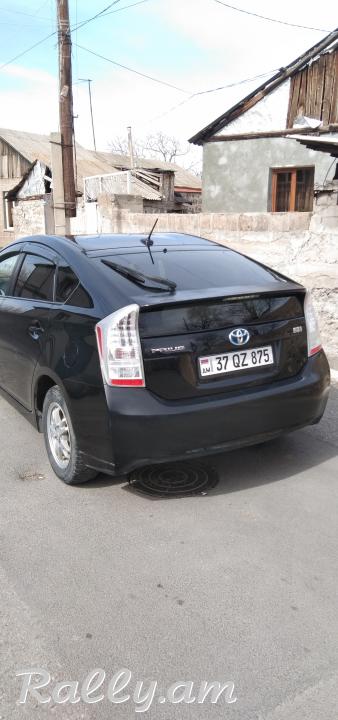 Продается TOYOTA PRIUS hybrid 