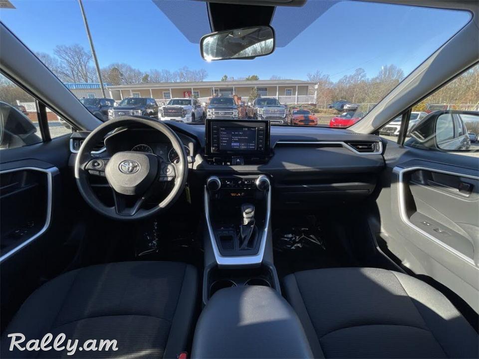 2019 Toyota RAV4 LE FWD