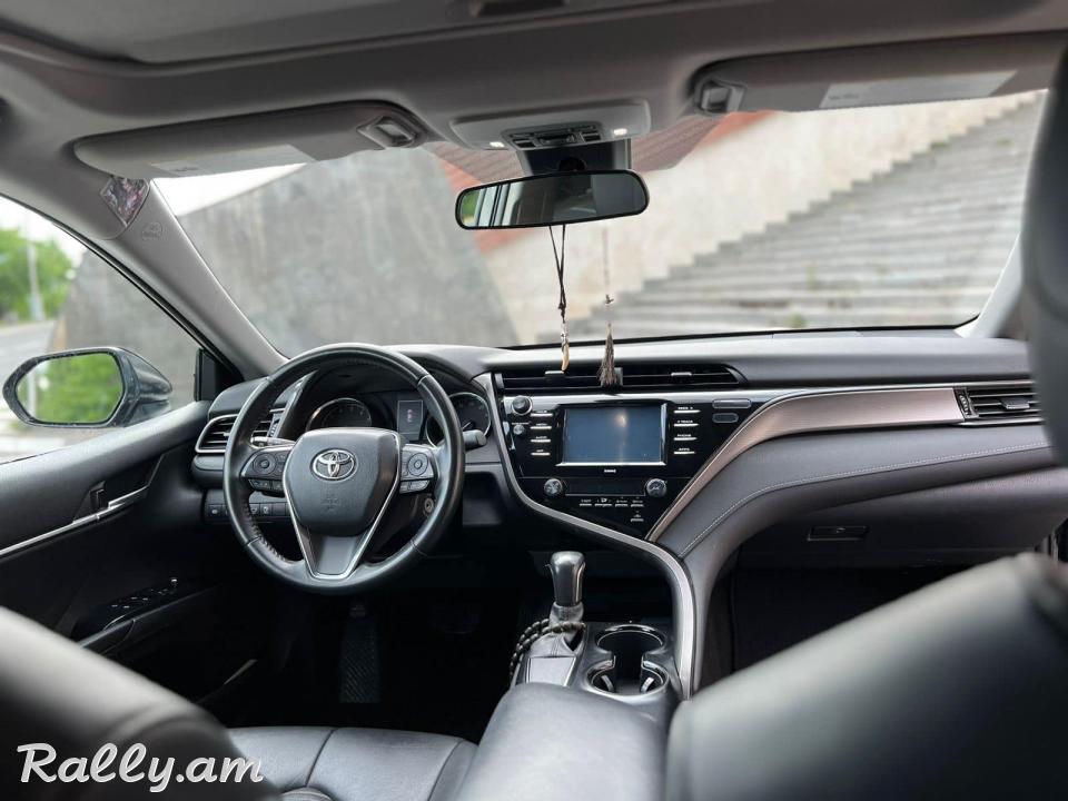 Toyota camry SE 2020