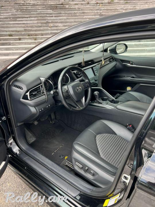 Toyota camry SE 2020