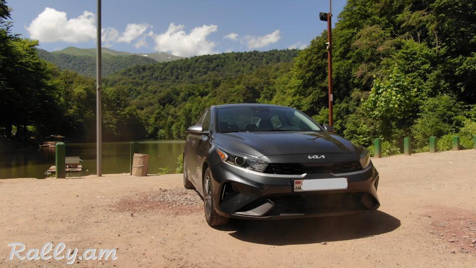 Аренда авто в Ереване с выездом в Грузию Car rental in Yerevan with departure to Georgia