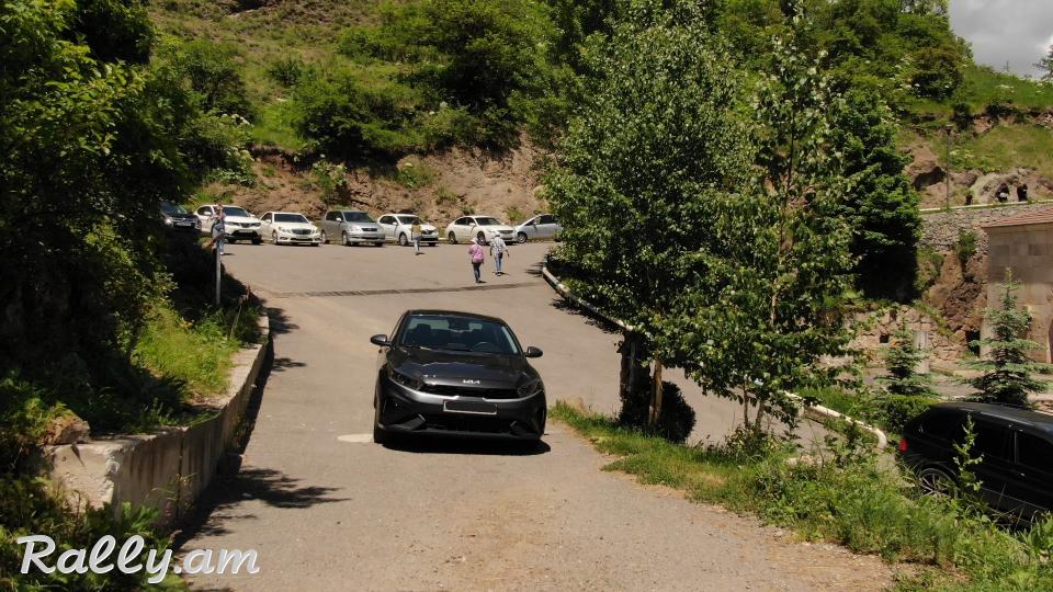 Аренда авто в Ереване с выездом в Грузию Car rental in Yerevan with departure to Georgia
