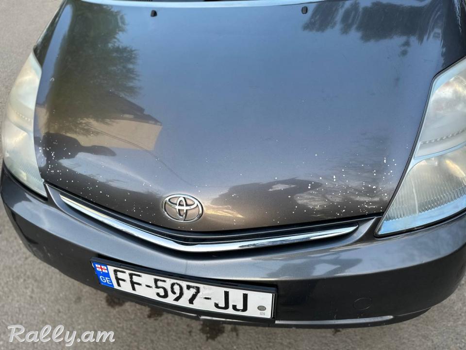Toyota Prius 4200$